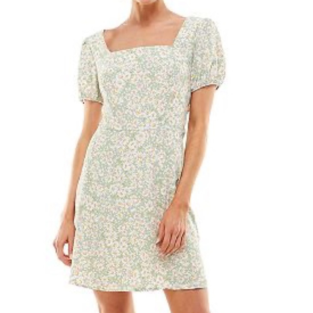 Lily Rose Short Sleeve Back Cutout Floral Green Daisies Peplum Skater Dress NWT